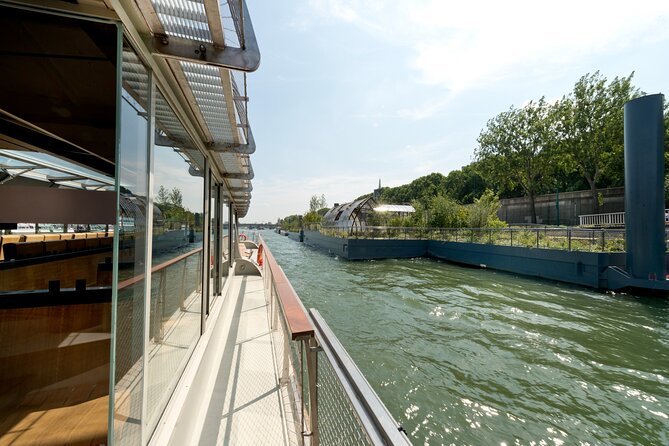 Paris City Tour by Seine River Cruise - The 1-Hour Route: Eiffel Tower, Notre-Dame, Louvre, and Bridges
