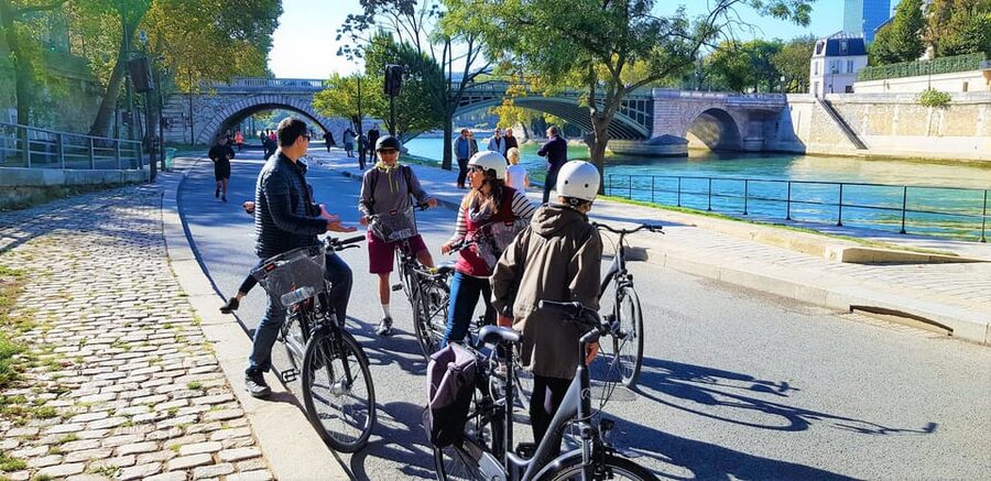 Paris: City Treasures Bike Tour - Bicycles, Safety, and Pacing: What It Feels Like on the Ground