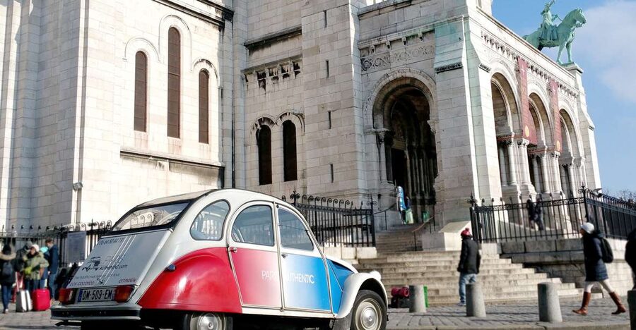 Paris: Classic Sites Tour by Vintage Citroen 2CV - Pickup and the 2CV ride setup in central Paris