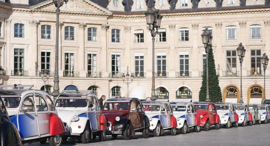 Paris: Classic Sites Tour by Vintage Citroen 2CV - Left Bank scenes, Quai des Grands Augustins, and Musée d’Orsay