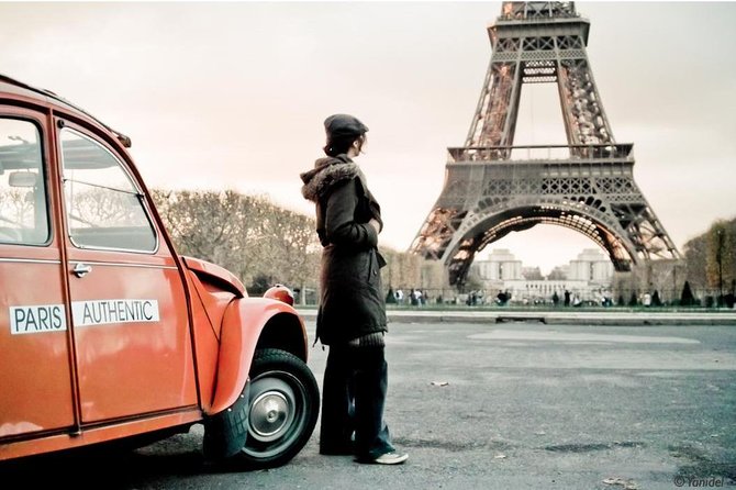 Paris Classic tour in 2CV - Louvre and Notre-Dame from the street: grand facades, guided context