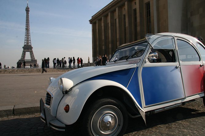 Paris Classic tour in 2CV - From Champs-Élysées to Arc de Triomphe: Paris big-stage driving
