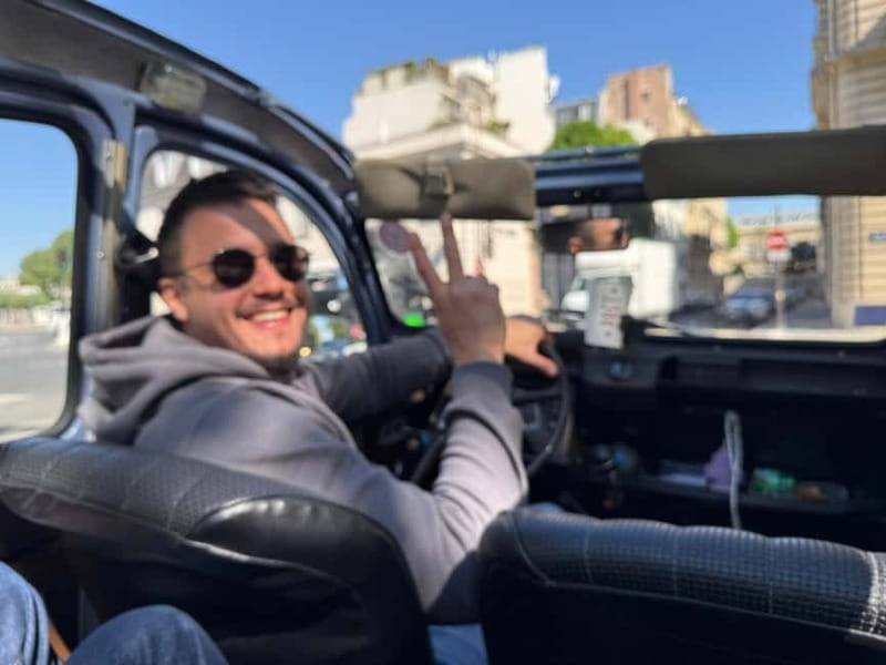 Paris: Classic Tour in a 2CV - Place de la Concorde, Place Vendôme, and the Walk-Ready Center
