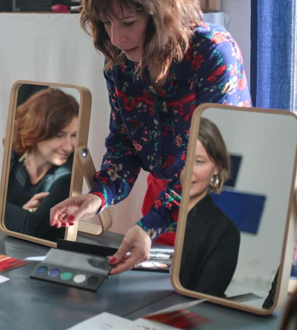 Paris: Color analysis - The 1-hour session flow: fabrics to face, then real shade choices