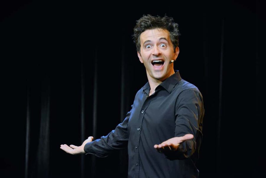 Paris: Comedy Show in English - How to Become a Parisian - Metro, shops, and nightlife: etiquette you can actually apply