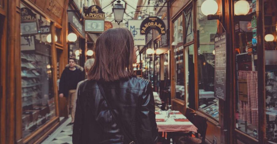 Paris: Covered Passages Walking Tour - A roofed Paris route in 90 minutes