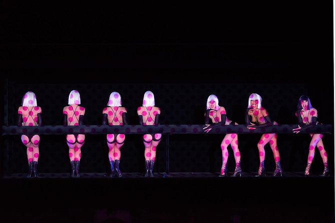 Paris Crazy Horse Cabaret Show with Beverages including Champagne - The venue location: why this part of Paris works