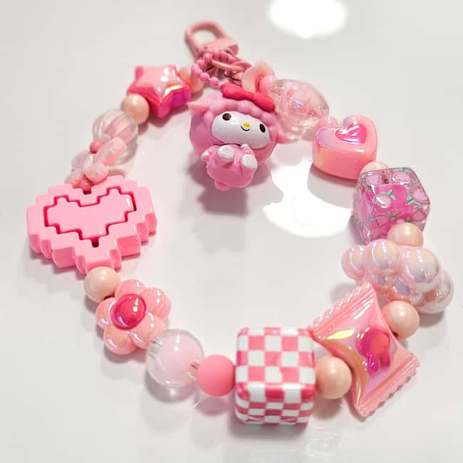 Paris: Create your phone strap, bag or keychain - How the workshop experience feels: choices first, then guided making