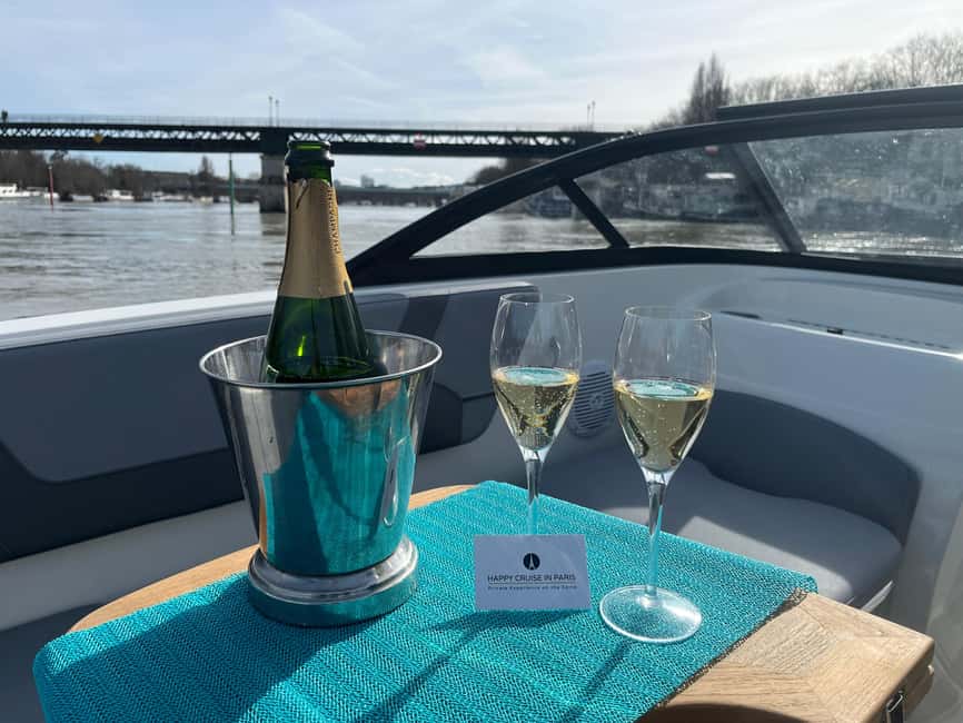 Paris : croisière privée Seine, bateau moderne - 2 heures - Starting at 1363 Quai Marcel Dassault (Look for the Happy Cruise Sign)