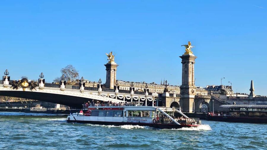 Paris: Cruise from The Canal Saint Martin to The Seine River - Entering Paris from the water: Valmy Quay to Île de la Cité