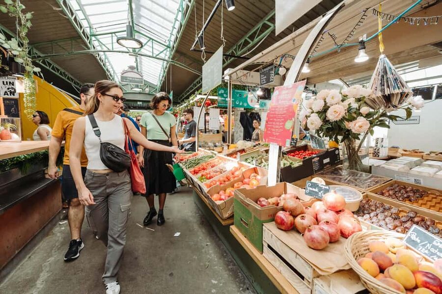 Paris Culinary Tour: 11 Tastings & 2 Wines in Le Marais - Le Marais on an empty stomach: why this tour works