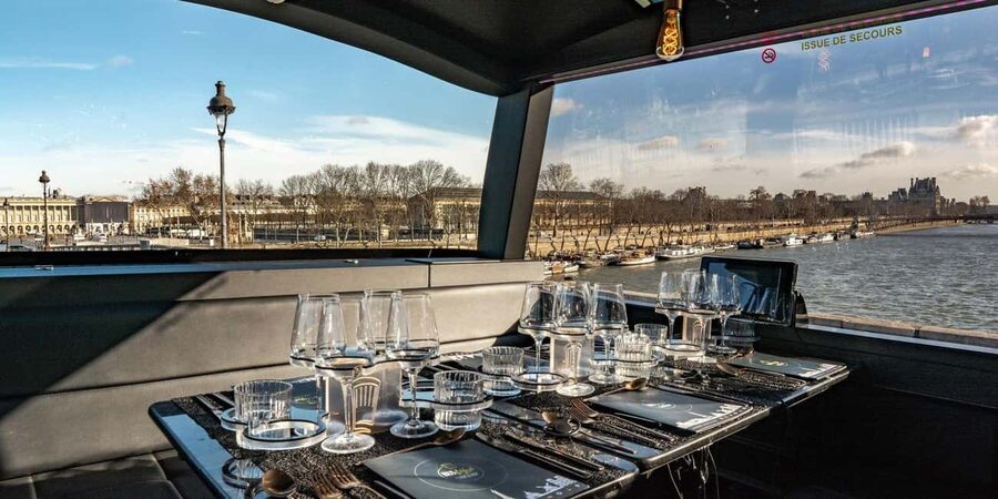 Paris: Cultural Night Bus Tour with Dinner On Board - Who Should Book This Paris Night Bus Dinner