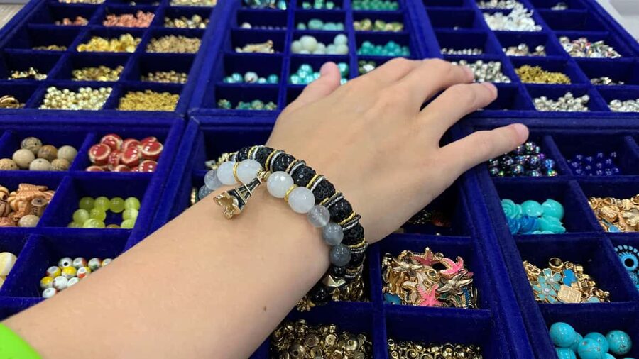 Paris: Custom Souvenir Bracelet Workshop - Working with the Instructor in English, French, or Russian