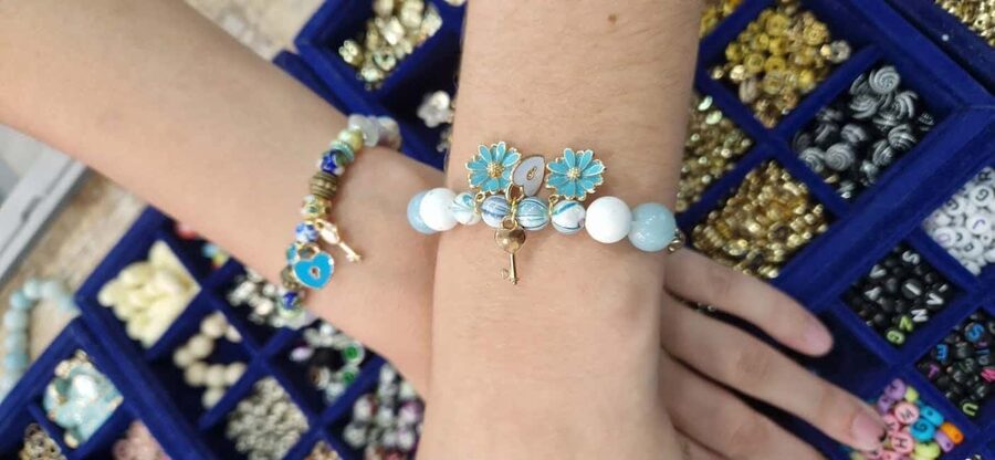 Paris: Custom Souvenir Bracelet Workshop - How the 1-Hour Workshop Really Unfolds