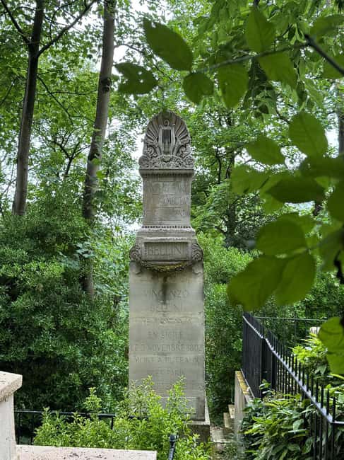 Paris: Customized Père Lachaise Cemetery Walking Tour - Key Things You’ll Notice on This Père Lachaise Tour