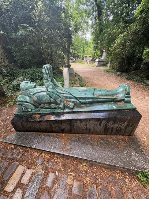 Paris: Customized Père Lachaise Cemetery Walking Tour - Max’s Small-Group Format Keeps the Pace Human (Not Rushed)