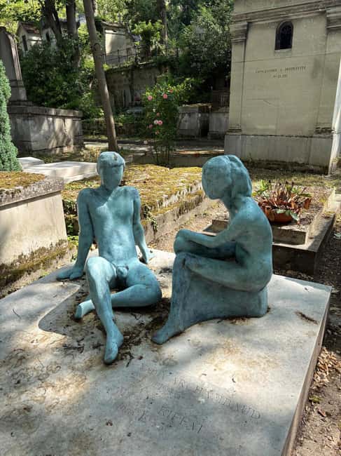 Paris: Customized Père Lachaise Cemetery Walking Tour - Meeting at Boulevard de Belleville and Getting to Philippe Auguste