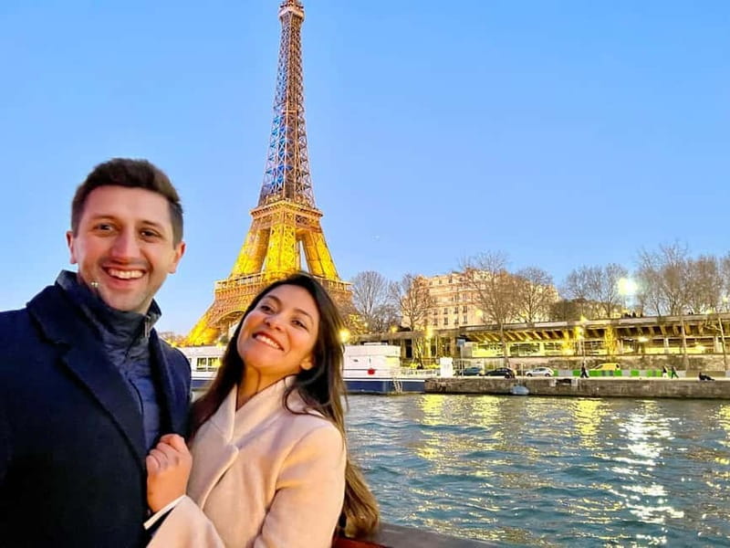 Paris: Day or Evening River Cruise with Musical Ambiance - Day vs Night: When Paris Looks Best From the River