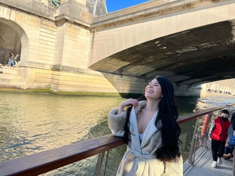 Paris: Day or Evening River Cruise with Musical Ambiance - The Soundtrack: Onboard Music, Phone Playlist, and Audio Guide