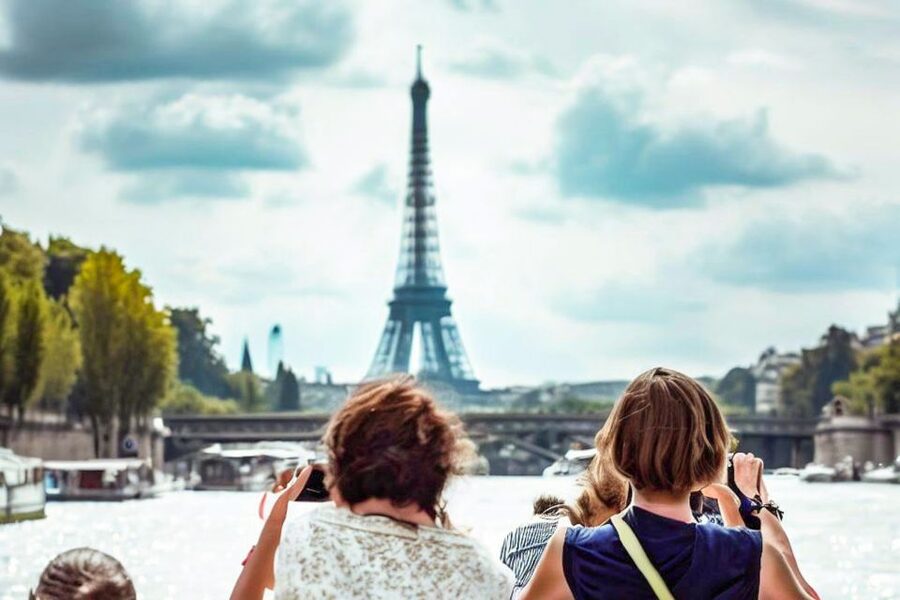 Paris: Day or Sunset Cruise with Drink, Ice Cream or Dessert - Boarding at Bateaux Parisiens: timing that actually works