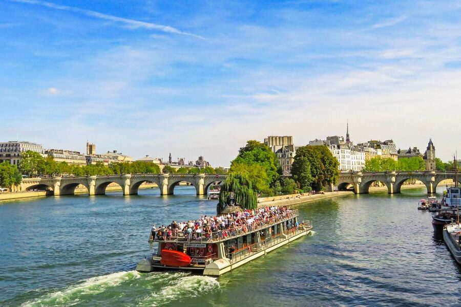 Paris: Day or Sunset Cruise with Drink, Ice Cream or Dessert - Who this Seine cruise suits best