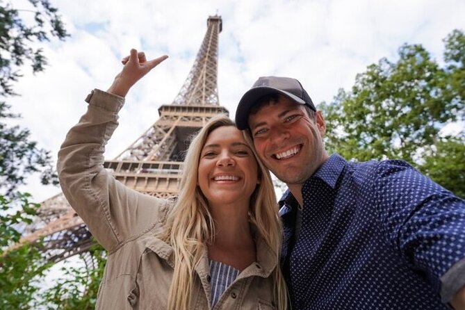 Paris Day Tour with Eiffel Tower, Louvre and Cruise Max 6 People - Montmartre start: Abbesses area, Wall of Love, and Sacré-Cœur views