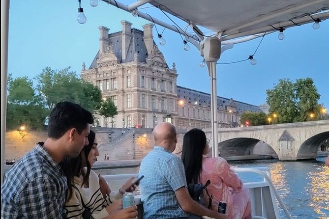 Paris Day Tour with Eiffel Tower, Louvre and Cruise Max 6 People - Lunch break in the center, then Île de la Cité with Notre-Dame exterior focus