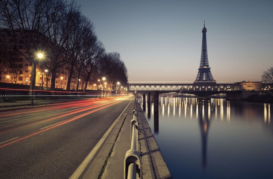 Paris: Dinner Cruise on the Seine and Eiffel Tower 2nd floor - Dinner on the Water: Private Table Comfort vs. Service Pace