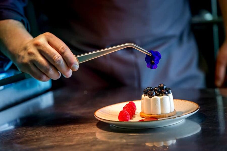 Paris: Dinner Cruise on the Seine and Eiffel Tower 2nd floor - Drinks, Food Value, and What to Verify on Your Voucher