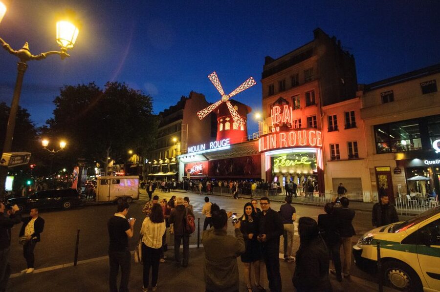 Paris: Dinner Show at the Moulin Rouge - Dinner at the Moulin Rouge: what you eat and what to watch for