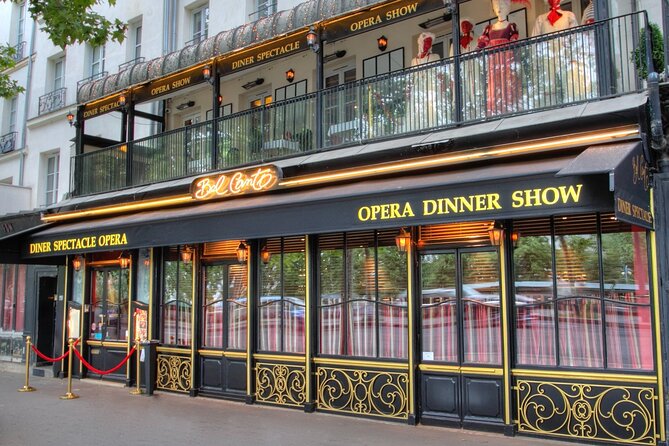 Paris Dinner Show Opera Bel Canto - The menu: Beef tataki, salmon, satay poultry, and dessert that lands