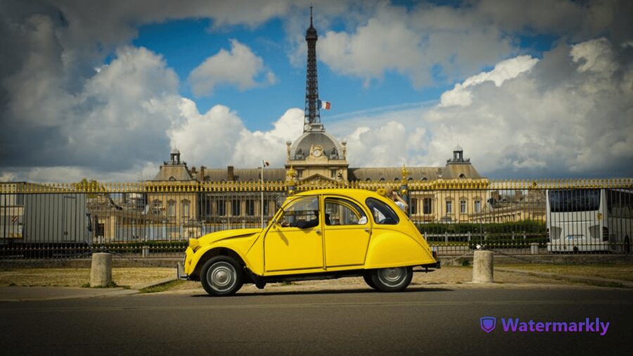 Paris: Discover Paris 2CV - Eiffel Tower to Arc de Triomphe: The Iconic Stops, Managed in Real Time