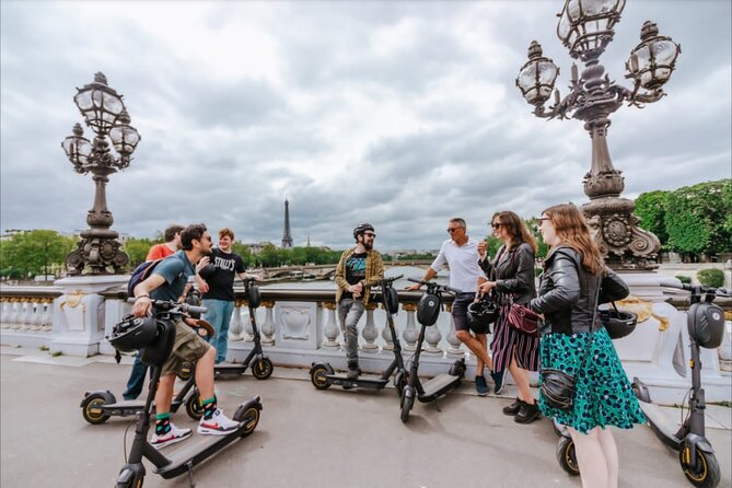Paris E-Scooter Tour with fun & informative guide (small groups) - Île de la Cité: where the city began