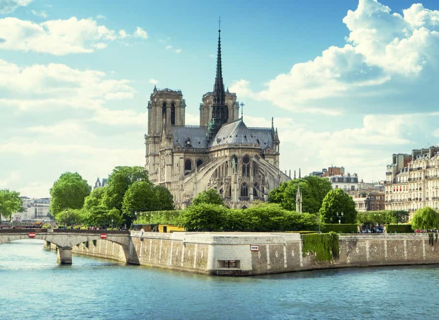 Paris: Early Access Notre Dame Cathedral Walking Tour - The Seine River photo stop: the easiest “wow” before the cathedral
