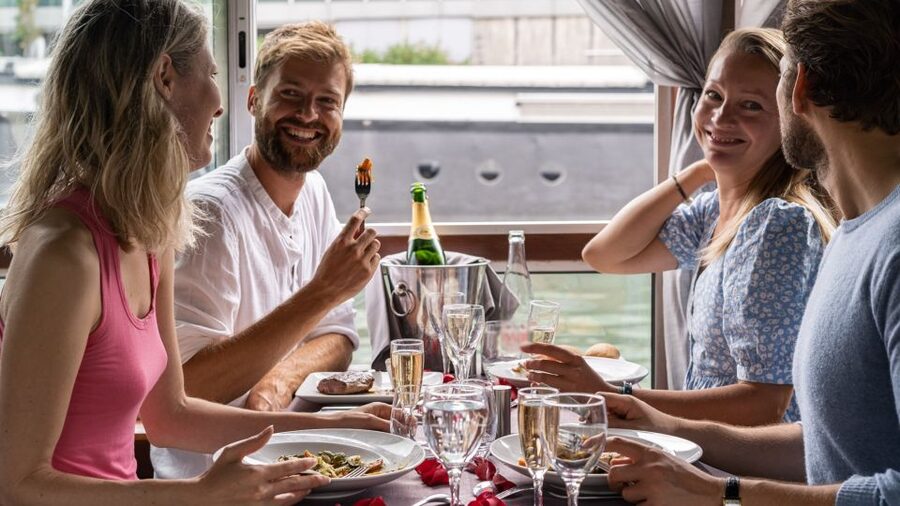 Paris: Early Evening Dinner Cruise on the River Seine - Boarding at Port Solferino: The Fast Track to the Quai