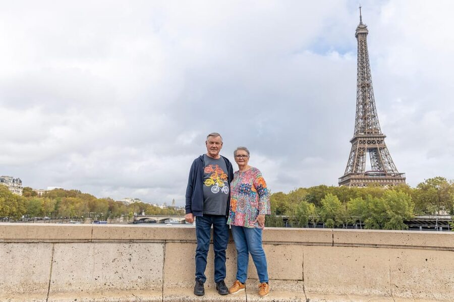 Paris: Eiffel Area Private Photoshoot - One-on-one posing support: Syed makes it feel easy