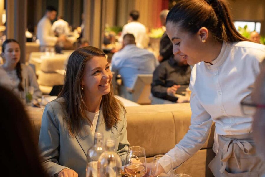Paris: Eiffel Tower Dining, Gustave Menu at Madame Brasserie - Your 2-hour rhythm: champagne, courses, and how the pace lands
