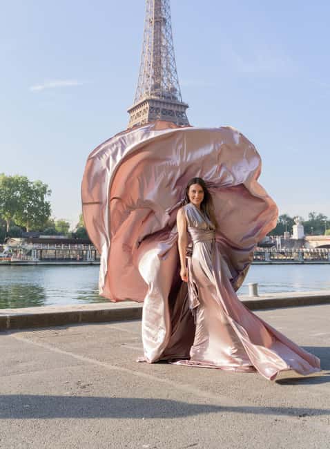 Paris: Eiffel Tower Flying-Dress Photoshoot jonadress - A flying dress in Paris is mostly about the silhouette