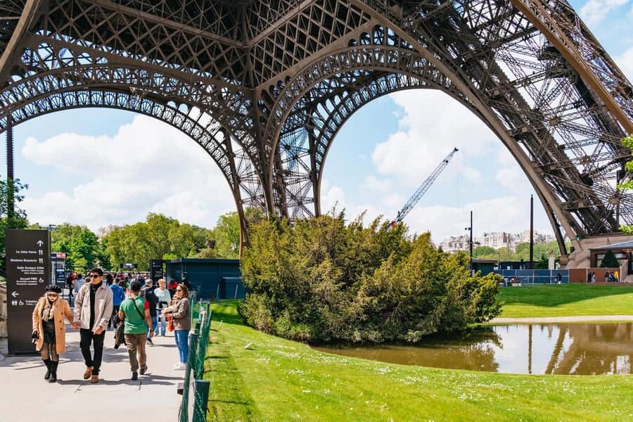Paris: Eiffel Tower Fully Guided Tour with Summit Option - Should you book this Eiffel Tower fully guided tour with summit option?