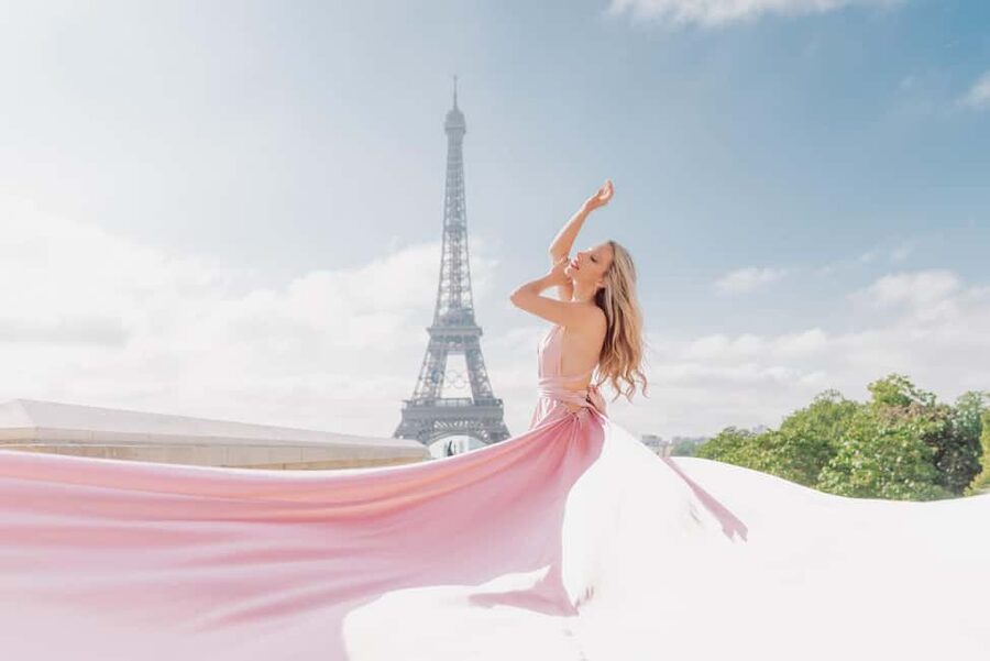 Paris: Eiffel Tower Glamor Photoshoot with Dress Options - The Eiffel Tower backdrop: Bir-Hakeim’s viewpoint strategy