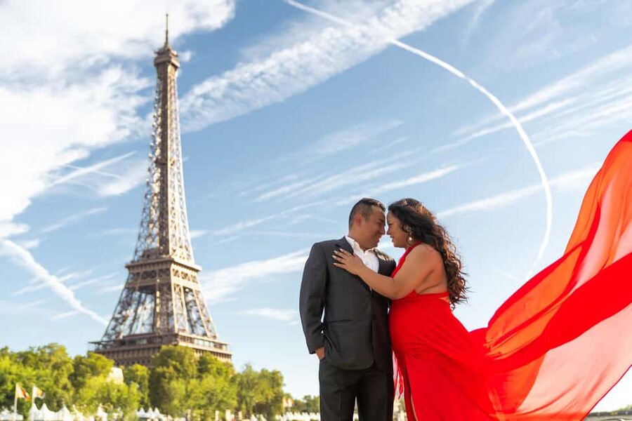 Paris: Eiffel Tower Glamor Photoshoot with Dress Options - Who this photoshoot fits best: solo, couples, families, and big milestones