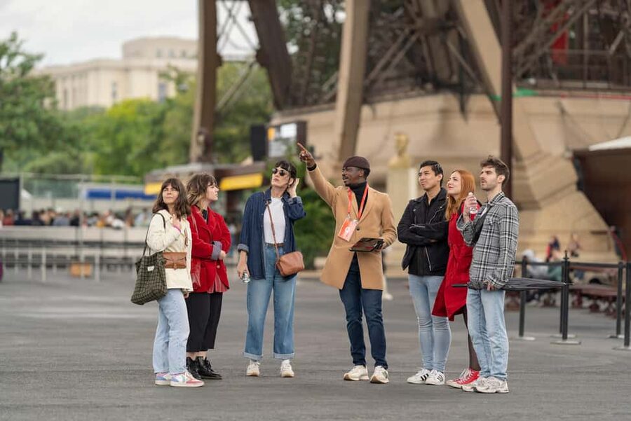 Paris: Eiffel Tower Guided Tour with Summit Access - Key highlights worth paying attention to