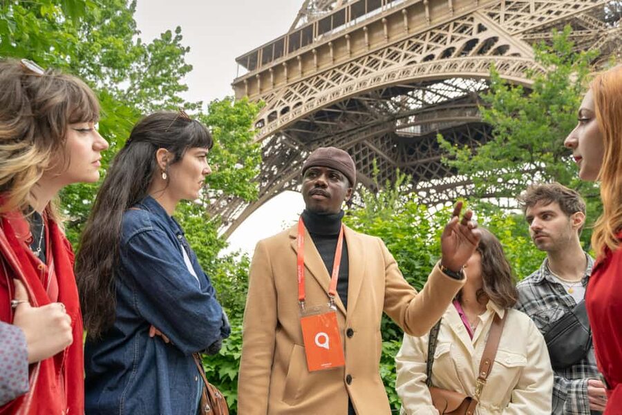 Paris: Eiffel Tower Guided Tour with Summit Access - The 10-person group + headsets: how the tour stays enjoyable