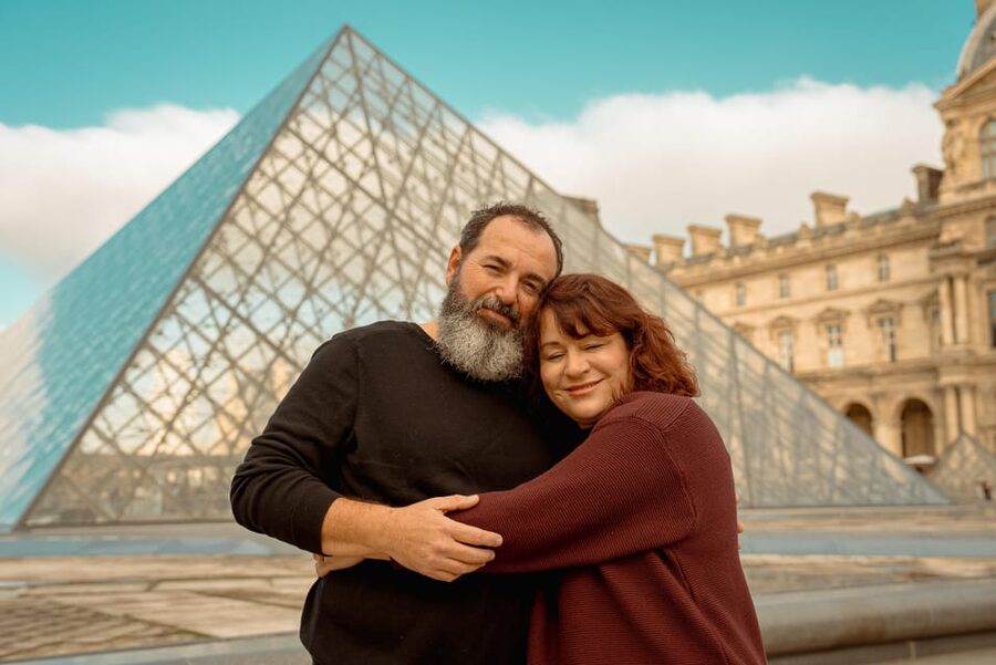 Paris: Eiffel Tower & Louvre Photoshoot (High End Edits) - What the Photographer Actually Does During Your Session