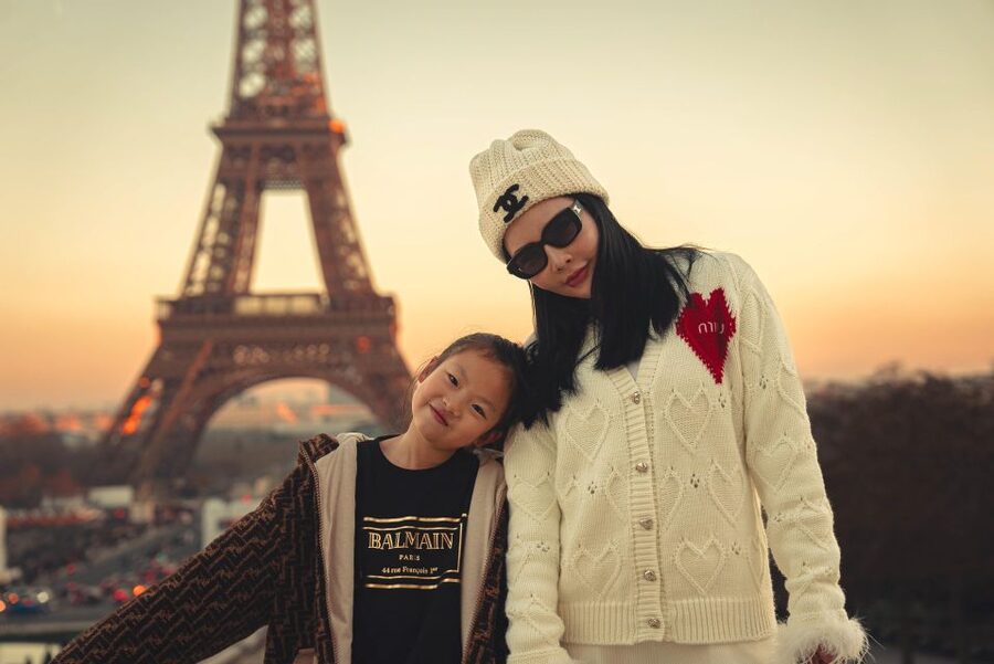 Paris: Eiffel Tower & Louvre Photoshoot (High End Edits) - Price and Logistics: What $69 Per Group Really Means