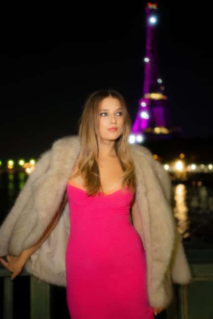 Paris: Eiffel Tower Night Photoshoot with 20 High End Edits - Place du Trocadéro photo stop: the famous viewpoint, done with guidance