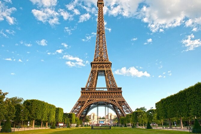 Paris Eiffel Tower, Notre Dame, Louvre and Montmartre Guided Tour - Seine River Cruise: How to Get Views (and Why Seat Choice Matters)