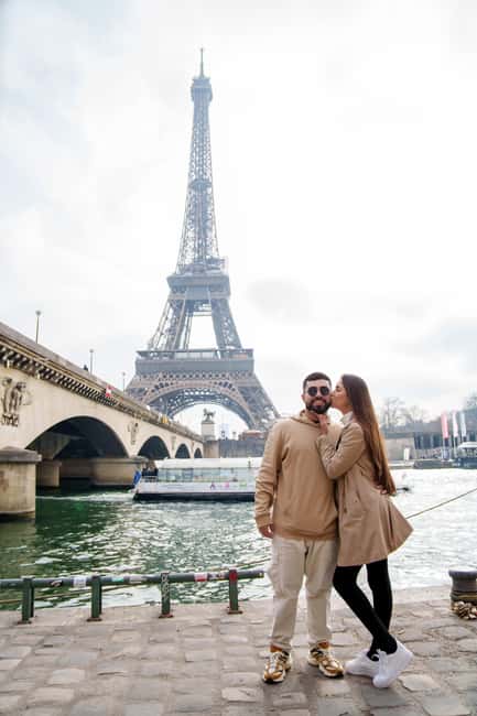 Paris: Eiffel Tower Photoshoot with a Professional - Why a Professional Eiffel Tower Photoshoot Beats DIY