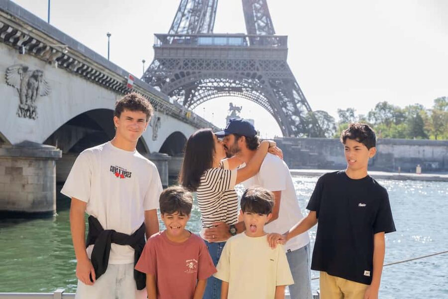 Paris: Eiffel Tower Premium Photoshoot - Pont de Bir Hakeim Is a Smart Place to Start