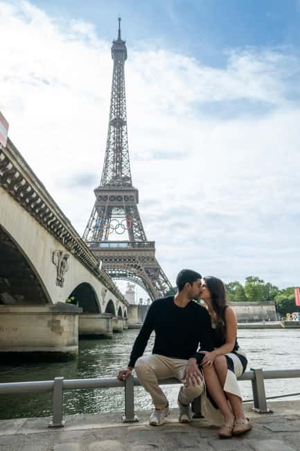 Paris: Eiffel Tower Private Professional Photoshoot - The Quick Viewpoint Stop: Seconds That Add Variety
